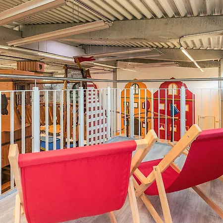 6 Personen In アパート